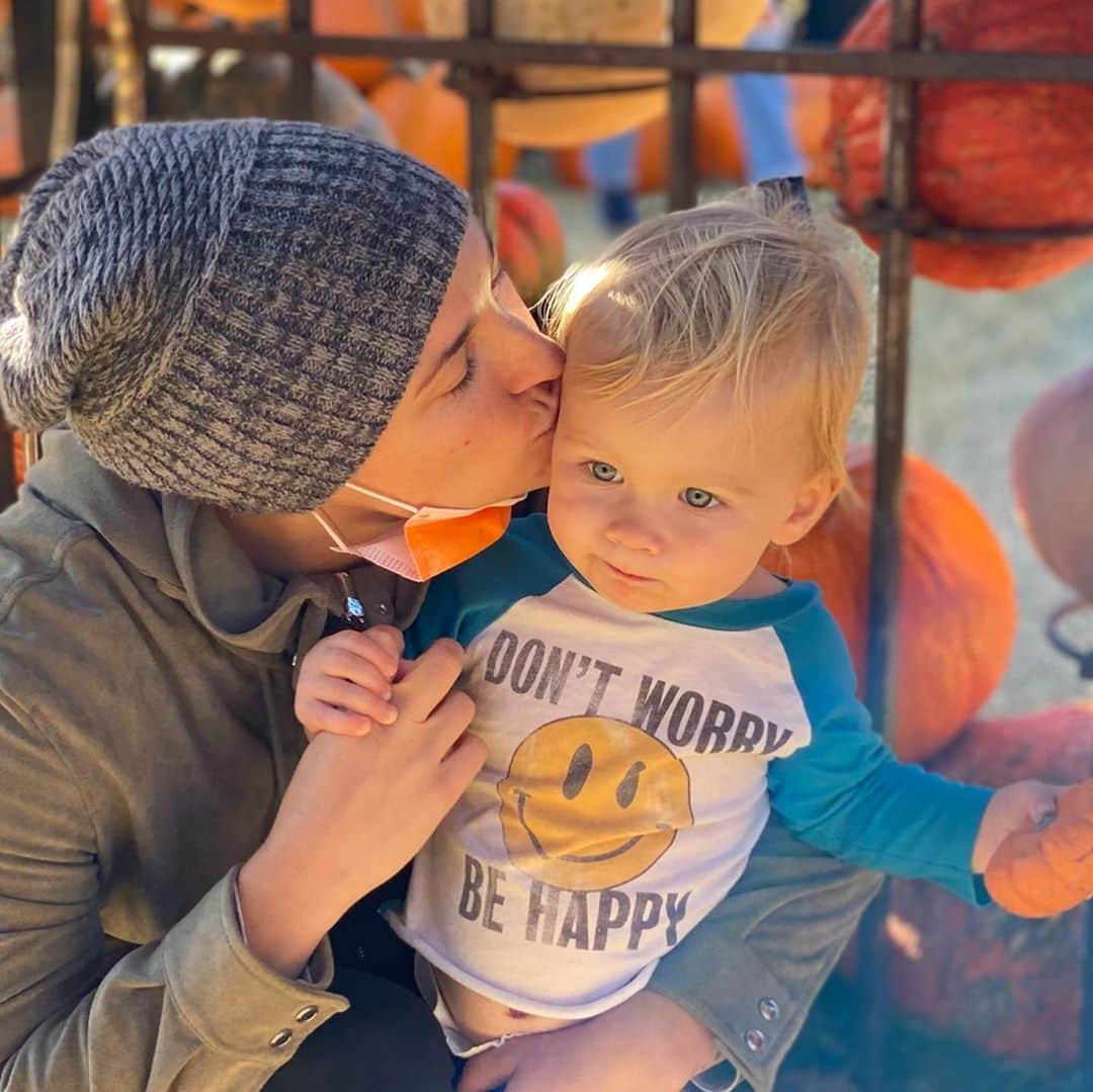 ブリアナ・エヴィガンのインスタグラム：「My brother his wife and our best family friend Scott all flew to Nashville to surprise my dad for his bday while our family was visiting my sis. We got him real good! Double surprise, last slide is the second part of it. It was an amazing trip. Family IS love. We really are all connected at the hip. Be affectionate to those you love, be kind, be honest. We all need each other. Going through all this tonight sure put a smile on my face before leaving tomorrow. A lucky girl I am to have all of this around me and so much more all of the time, makes you think about a lot of things. Thanks guys for being you, and for being the way you are with me. Ness, Birdie and Mav can dress me up, feed me the food they don’t want, lick me, pick their nose, wipe it on me, hang on me, whatever... forever. What a great example you’ve all set for me. 🧡 #loveistheweapon #dontworrybehappy take it from the kiddos」