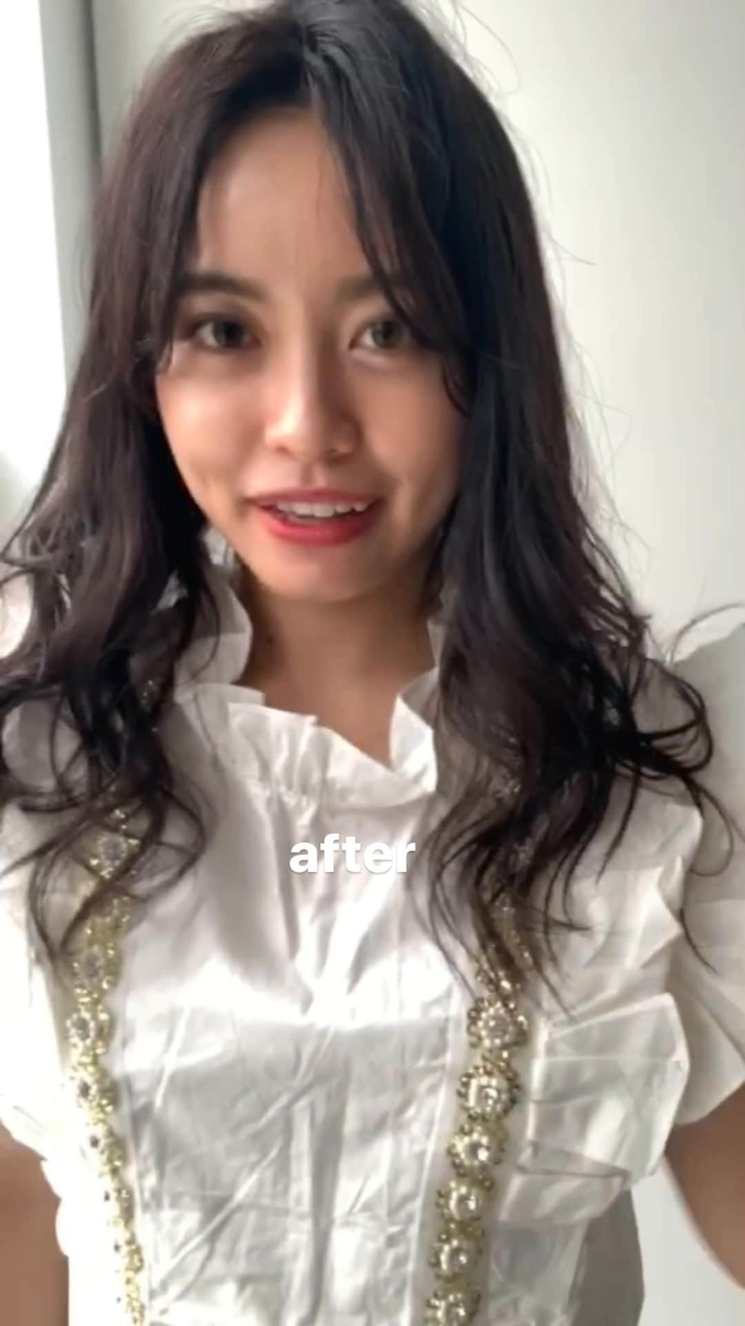 鮫島邦明のインスタグラム：「似合わせBefore/after 寝起きからの変身^_^  大人かわ クール可愛いのミックススタイル ロマンティックな衣装が👍  前髪はセンターパートの色気  #大人髪スタイル に載るよ ＃似合わせカット #似合わせ  #梅田美容室 #シャークヘア」