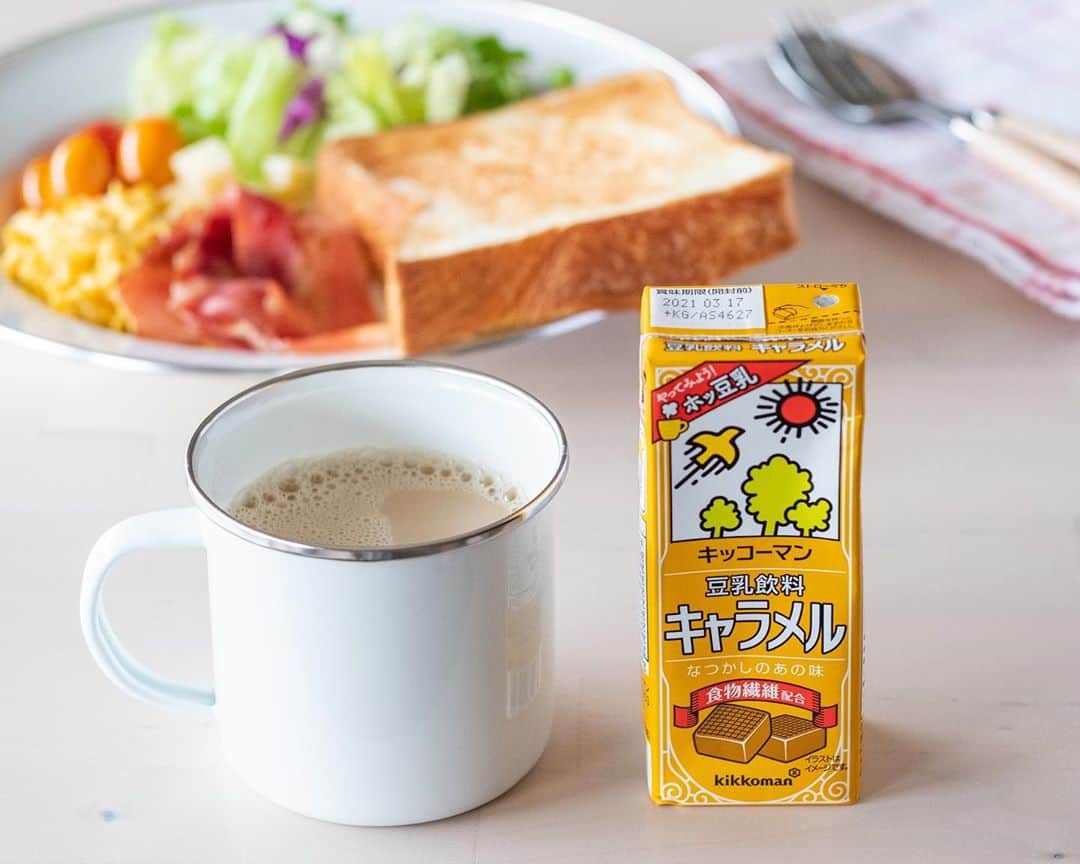 haru.のインスタグラム：「. おはようございます☀ もうこんにちはかな？笑。 . 今回スナップマート @snapmart 様にて、 キッコーマン @kikkoman_tounyu 「豆乳で楽しむ冬の#ホッ豆乳」アンバサダー に選んでいただきました✨ . 今朝はワンプレートの朝食と一緒に、 #豆乳飲料キャラメル を温めていただきましたよ♩ . 甘くて飲みやすいキャラメル味の豆乳は、 温めるとさらにおいしい！ . 日に日に寒くなるこの季節に、 ホットドリンクが手軽に飲めるは良いですよね◎ . 豆乳のクセもなくとってもおいしかったです😋 気になる方はぜひ♡ . . . .  #キッコーマン豆乳 #ホッ豆乳 #豆乳飲料キャラメル #PR #snapmart」