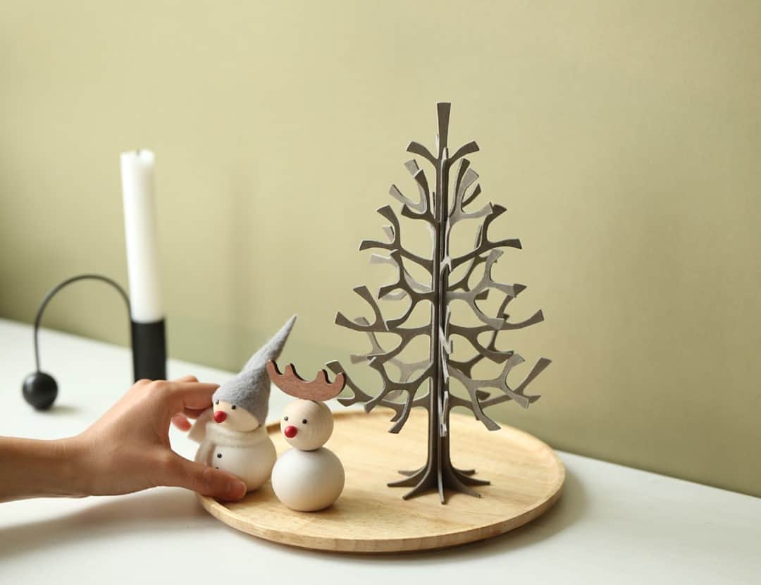 KOZLIFEさんのインスタグラム写真 - (KOZLIFEInstagram)「フィンランドから届いたクリスマスアイテム達。 木の温もりと優しさが感じられます。 「幸せの贈り物」としてプレゼントにもおススメですよ。  -登場したアイテム- ・lovi/Tree ・aarikka(アアリッカ)/PAKKANEN 各種  ◎商品は当店トップページのバナーorプロフィールのURLからどうぞ。 ▶︎ @kozlife_tokyo  #KOZLIFE #japan#Interior #instahome #instagood#instajapan #livstagrammer #fermliving #myhome #aarikka #christmas #finland #lovi #アアリッカ #小人 #暮らし #北欧インテリア #北欧雑貨 #インテリア #丁寧な暮らし #シンプルライフ #暮らしを楽しむ #おうち時間 #秋のインテリア #模様替え #ロヴィ #ツリー」10月19日 12時00分 - kozlife_tokyo