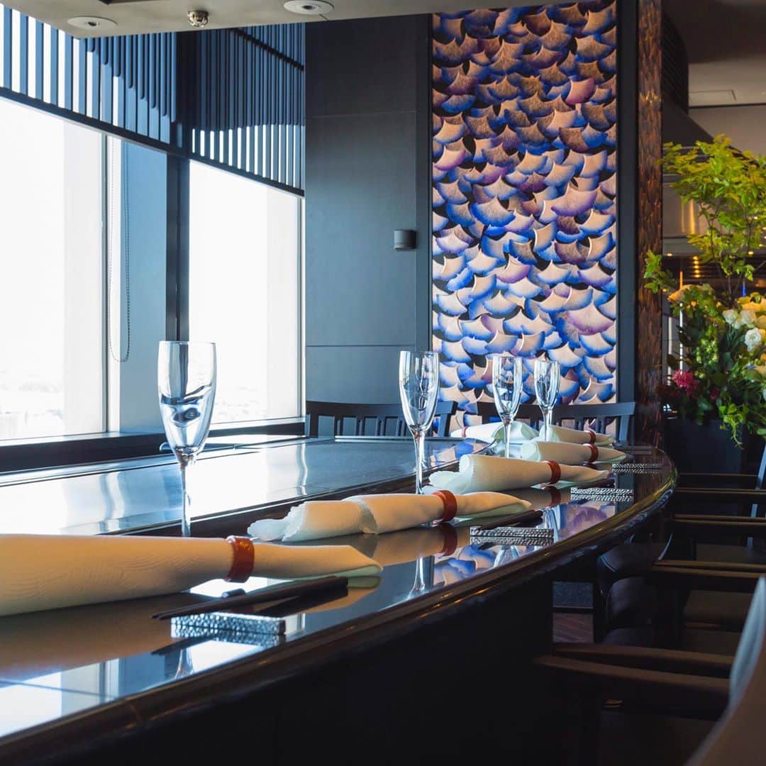 hotel nikko kanazawa ホテル日航金沢さんのインスタグラム写真 - (hotel nikko kanazawa ホテル日航金沢Instagram)「. 29階「銀杏」にて人気のランチコース"花彩～はないろ～" . こだわりの上質な食材を目の前でシェフが1番おいしい調理方法で仕上げる贅沢なコースをランチでお得にお楽しみいただけます。 . メインのお肉はお好みの肉質をお選びください。 更に"花彩～はないろ～"限定で お好きなワンドリンクもしくは国産牛＋50ｇを＋510円で追加することも🍽 . 金沢の街を眺めながらゆったりとお愉しみください💁🏻 . ※写真はイメージです。 . . #ホテル日航金沢#銀杏#花彩#ランチ#鉄板焼き#鉄板焼#ホテルランチ#ホテルグルメ#金沢グルメ#日航グルメ#高層階#金沢ランチ#金沢#金沢旅行#北陸旅行#石川#hotelnikkokanazawa#icho#lunch#kanazawa#kanazawalunch#hotellunch#ishikawa#japan」10月19日 11時56分 - hotelnikkokanazawa
