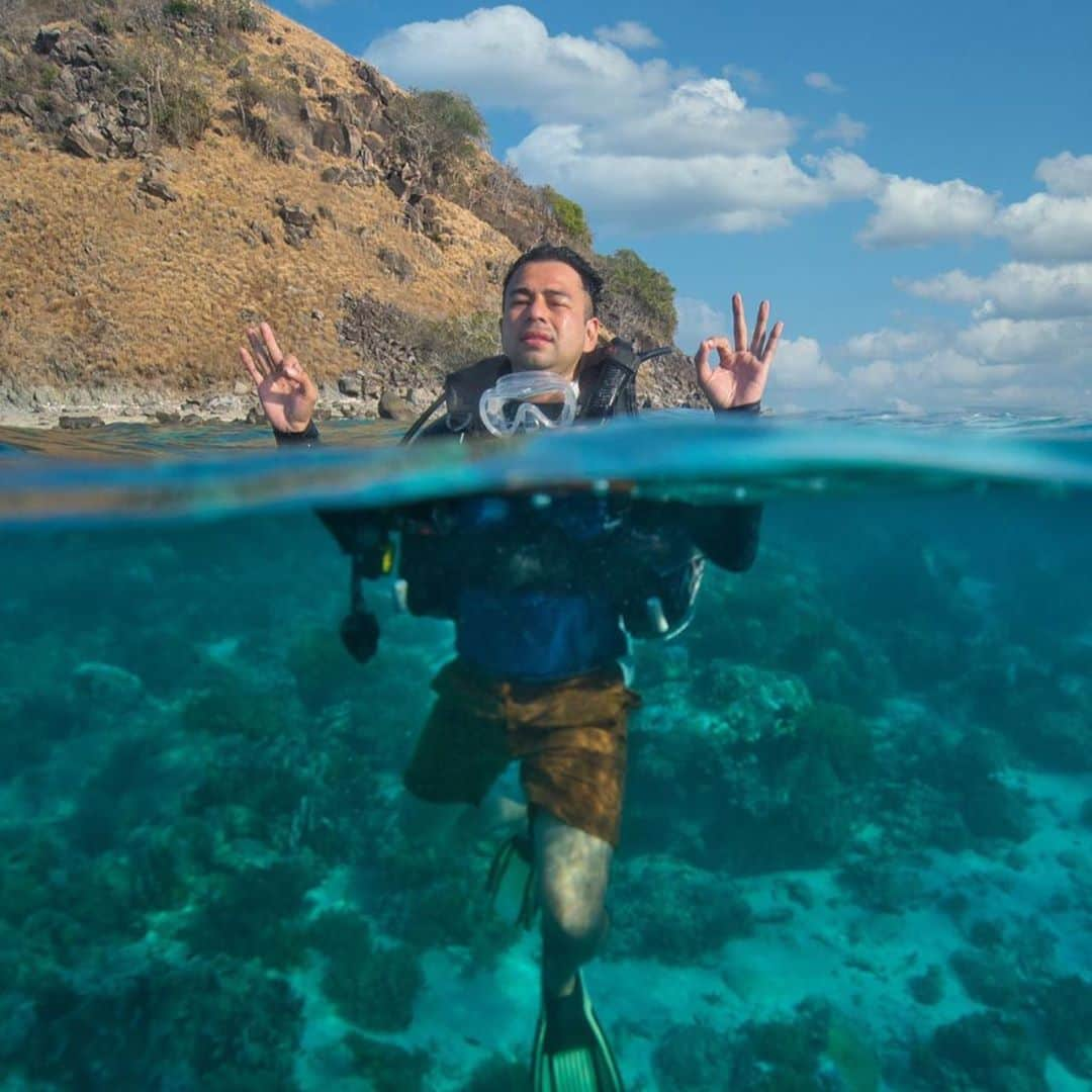 Raffi Ahmadさんのインスタグラム写真 - (Raffi AhmadInstagram)「❤️ Divinggg ❤️ Best experieeenceeeeee ❤️❤️❤️❤️ Langsungg jagoooooo 🏊🏼‍♀️ @indonesiajuaratrip  📸 @gungafif」10月19日 12時10分 - raffinagita1717