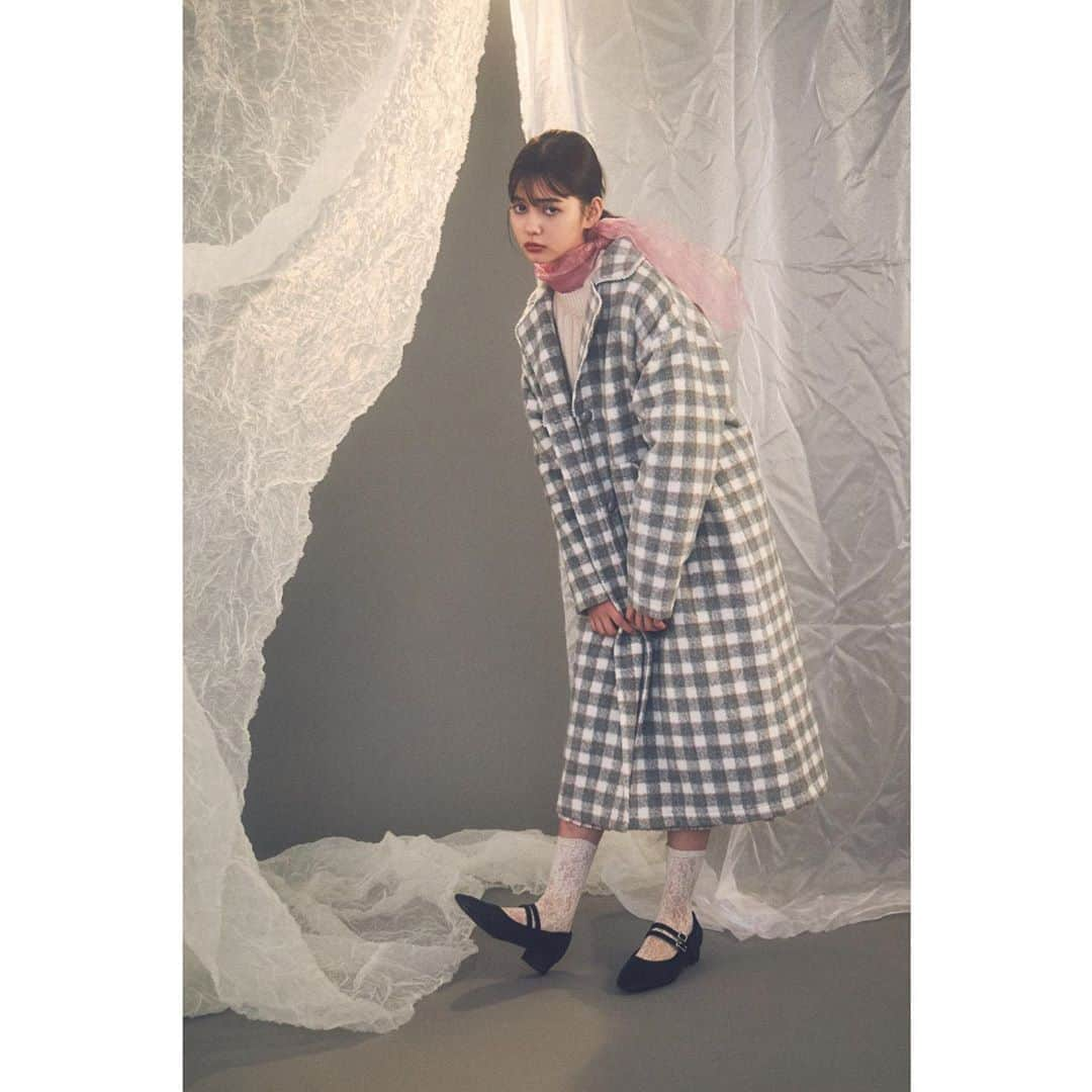 merry jennyさんのインスタグラム写真 - (merry jennyInstagram)「【 merry jenny feat.erica vol.4 】 ㅤㅤㅤㅤㅤㅤㅤㅤㅤㅤㅤㅤㅤ 本日 10/19 (mon)  official web store RUNWAY channel にて merry jenny feat.erica vol.4 が公開されました！ ㅤㅤㅤㅤㅤㅤㅤㅤㅤㅤㅤㅤㅤ topのURLから⇨  @merryjenny_instagram  ぜひcheckしてくださいね♡ ㅤㅤㅤㅤㅤㅤㅤㅤㅤㅤㅤㅤㅤ model : @hi_erica_ photographer : @rikki_sanju  hair&make : @missunnn  styling&direction : @yui_yoshikawa  ㅤㅤㅤㅤㅤㅤㅤㅤㅤㅤㅤㅤㅤ ㅤㅤㅤㅤㅤㅤㅤㅤㅤㅤㅤㅤㅤ #merryjenny #メリージェニー  #2020aw #autumn #surrealism」10月19日 12時09分 - merryjenny_instagram