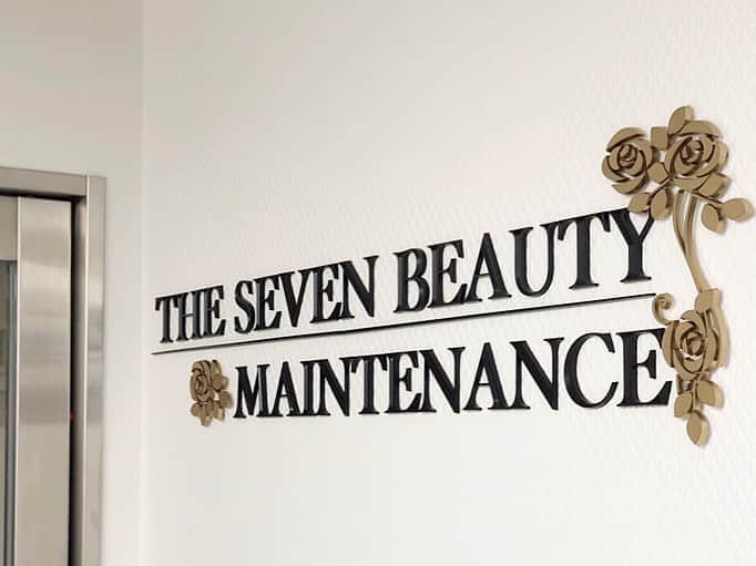 能美黎子さんのインスタグラム写真 - (能美黎子Instagram)「・ エステサロンってたくさんあって どこが本当に良いのかわからない‥ そんなエステ難民の方も多くいるはず。 ・ 本気で自分の身体と向き合いたいならここ。 私的今までで一番良かったエステサロンで、 私も通うことに決めたのが 「THE SEVEN BEAUTY MAINTENANCE @the.seven.beauty.maintenance 」 ・ 担当の川又さんの技術がとにかくすごいんです。 ・ 悩み相談をした後に、 オーダーメイドで施術内容を考えて下さいます。 痩身の機械とハンドと両方駆使して 丁寧に身体をゴリゴリと解していきます。 ・ 身体の悩み事だから、 毎回施術内容を変えてくださるのも◎ 次回の予約も早速したのですが、 私は慢性的な肩凝りなどかあるので、 次回はオールハンドでの施術になりそう。 ・ エステ難民の方、 コロナ太りで本気で痩せたい方 疲労困憊の方などなど 是非一度お伺いしてみて川又さんに 相談してみてください。 きっと自分に合ったものが見つかるはず。 私の友人も通っている方が続出している 本当におすすめサロンさん。 ・ ホットペッパービューティーからご予約して、 私のアカウントを拝見したと伝えた方には サービスがつくみたいなので、 良かったら使って下さい(^-^) → @the.seven.beauty.maintenance  ・ #thesevenbeautymaintenance #銀座サロン #銀座痩身 #銀座エステ #アラサー女子 #コスメコンシェルジュ #コロナ太り #コロナ太り解消 #ダイエット #ダイエット方法 #ダイエット垢 #痩身#痩身エステ #美body#美容#美容好きな人と繋がりたい #美意識#美容day#引き締め #花嫁美容#花嫁ダイエット #エステサロン#キャンペーン実施中 #芸能人御用達 #ダイエット部 #アラサー美容#痩せる方法 #楽して痩せたい 痩せたい#30代 #会社帰り」10月19日 12時02分 - reikonohmi