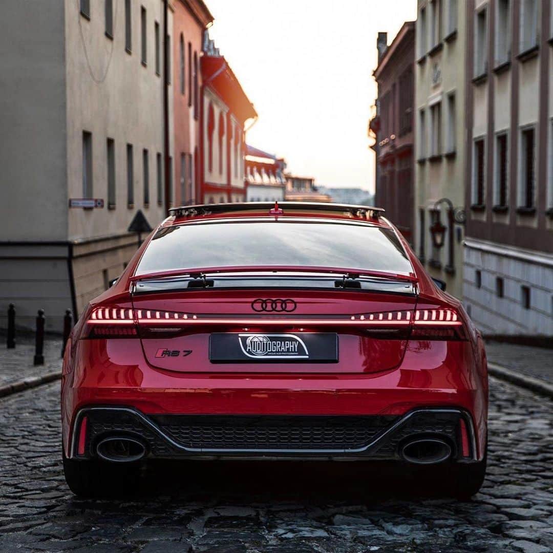 CARLiFESTYLEさんのインスタグラム写真 - (CARLiFESTYLEInstagram)「600hp 2021 Audi RS7 in Red 👍🏽or👎🏽? Photo by @auditography #carlifestyle #rs7」10月19日 12時05分 - carlifestyle