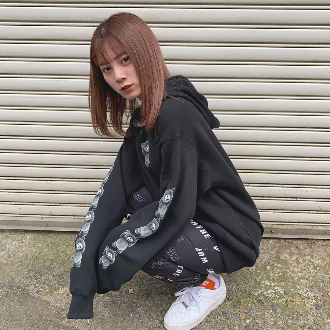 江藤由羽さんのインスタグラム写真 - (江藤由羽Instagram)「おNEWのパーカー！！！ラルテ @rarete2015 のやつです🤤❤️ 胸元と袖のクマたんが可愛過ぎるううう！！！！！ パーカー🦍ラルテ パンツ🦍(忘れたけど天神コアで買った) 靴下🦍Dickies 靴🦍NIKE  本体🦍ちゃんゆう #ラルテ #dickies #nike #NIKE #nikeairforce1」10月19日 12時17分 - chanyu_jp