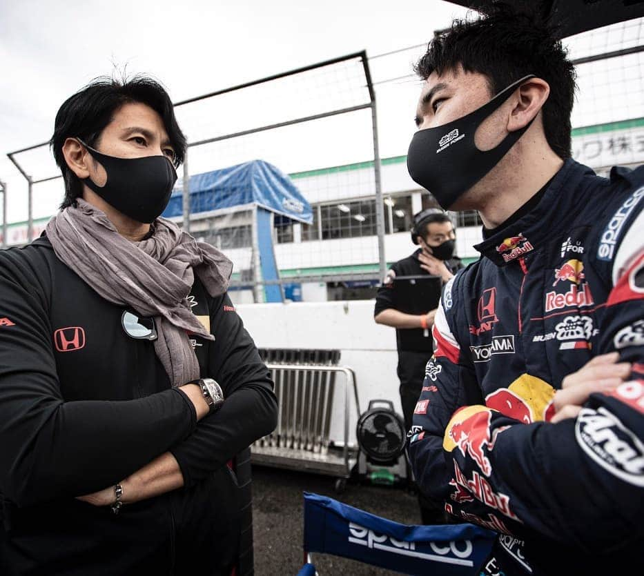 中野信治さんのインスタグラム写真 - (中野信治Instagram)「Super Formula Round 3 @ SUGO  #15  Q 8th  R  DNF   #16  Q 5th  R  4th     Bitter & Sweet   チームとしてもっと強くならなければ。  2台揃ってQ3進出を決めた予選でのパフォーマンス改善はポジティブ。  次のオートポリスに向けて何が出来るか考えます👊👊  今週もチーム無限の応援を有難うございました！  #teammugen #teamredbullmugen #honda #motul #redbull #superformula #無限」10月19日 12時10分 - shinjinakano