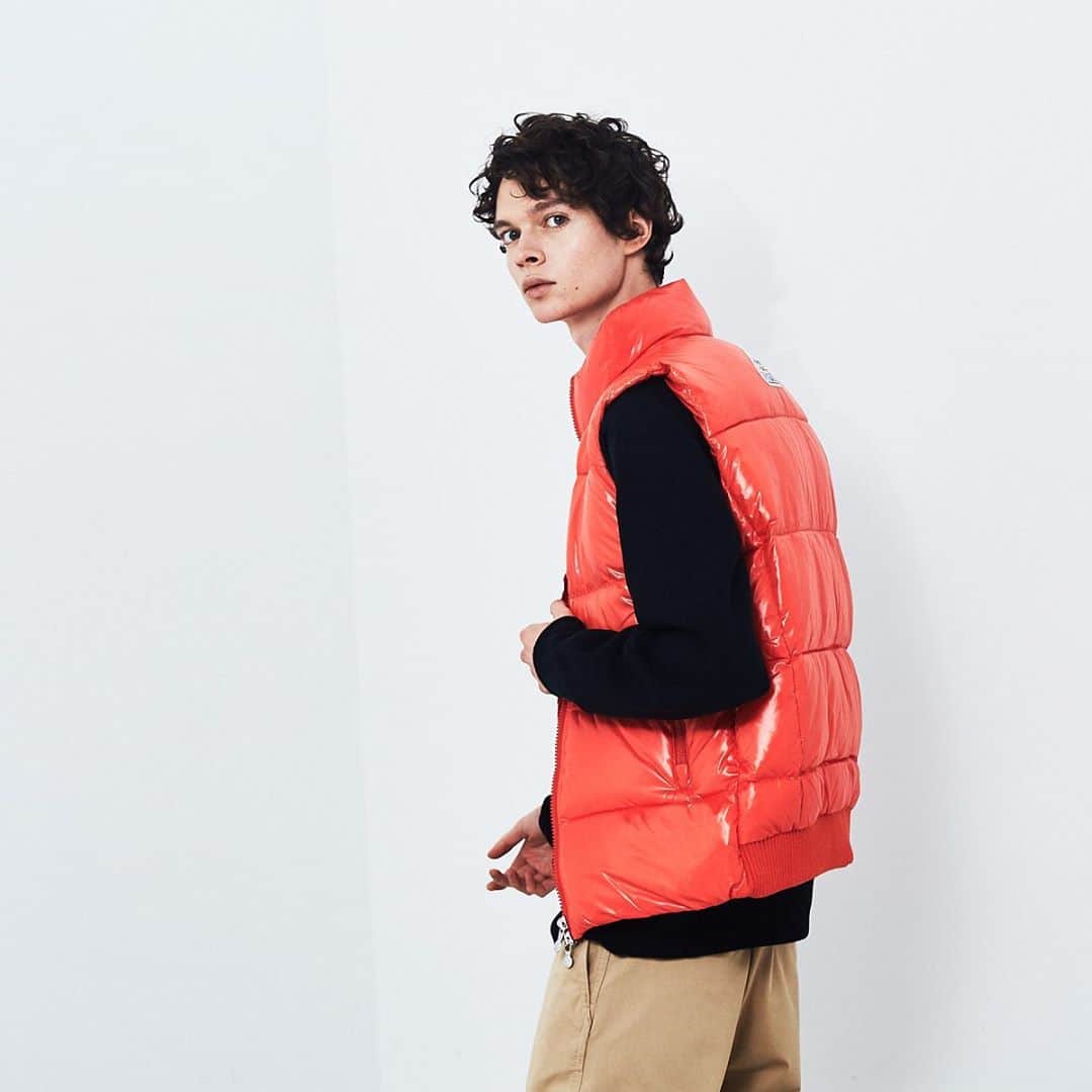 のインスタグラム：「【PYRENEX/ピレネックス】がお買い得！ 人気アイテムをピックアップしてご紹介します。少量入荷ですので、お早めに！  【PYRENEX】LOIC VEST/ロイック ダウンベスト  豊富なカラーバリエーションが魅了！マンネリ化した冬コーデのアクセントにオススメ！ 首元までしっかりとカバーするハイネックデザイン。艶やかなナイロン素材を表地に使用し、スポーティーなルックスに仕上げました。  #atstagram_m #mensfashion #fashion #instafashion #ootd #like4like #follow4follow #PYRENEX #71419830001 #グリーン #オレンジ #イエロー #ネイビー #パープル   #ヴィンテージコレクション #冬コーデ #アウター #少量入荷  ーーーーーーーーーーーーーーーーーーーーーーーーーーーーーーーーーーーーーー」