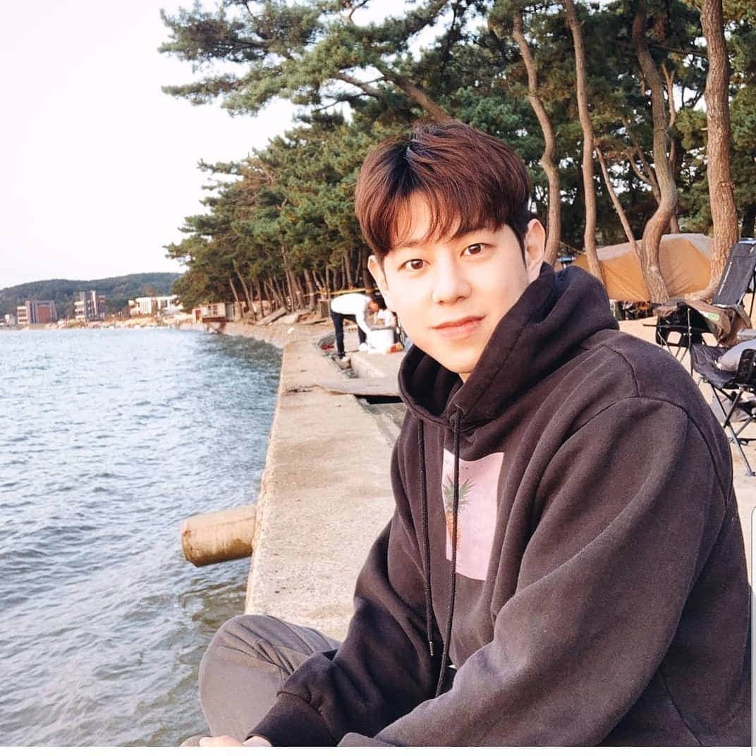 テウン さんのインスタグラム写真 - (テウン Instagram)「🏕i phone12/5분대기조🏖」10月19日 12時52分 - bkgo123