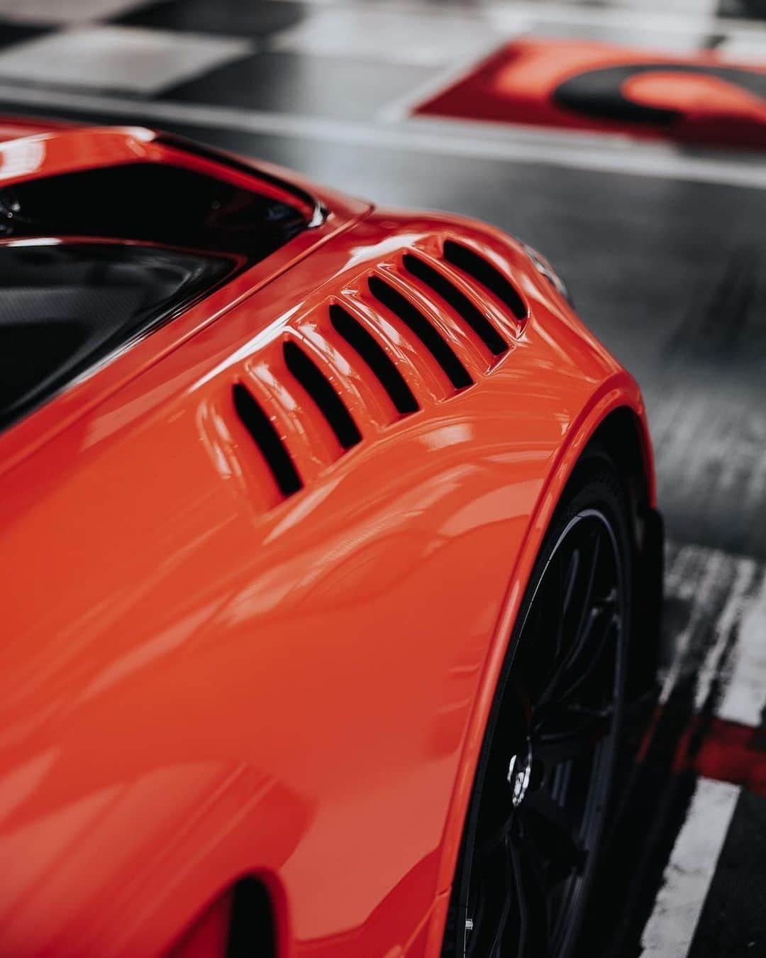 CARLiFESTYLEさんのインスタグラム写真 - (CARLiFESTYLEInstagram)「Up close with the 2021 Mercedes AMG GT Black Series. Thoughts on this Magma Beam Orange color? Photo by @jrs.cars #carlifestyle #amggtblackseries #blackseries」10月19日 13時02分 - carlifestyle