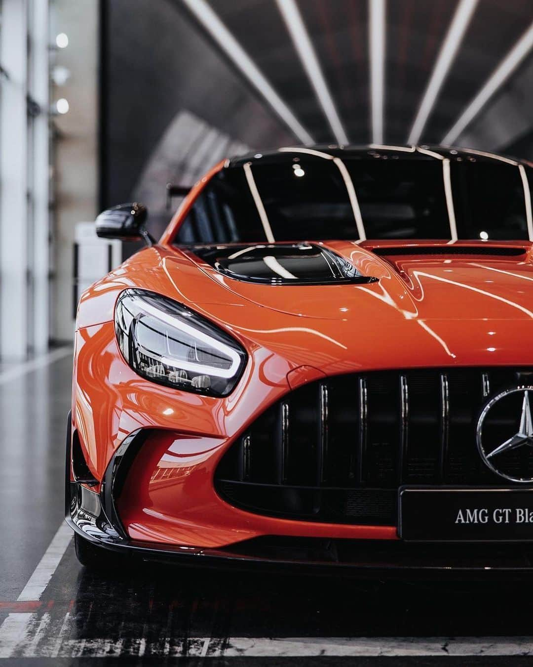 CARLiFESTYLEさんのインスタグラム写真 - (CARLiFESTYLEInstagram)「Up close with the 2021 Mercedes AMG GT Black Series. Thoughts on this Magma Beam Orange color? Photo by @jrs.cars #carlifestyle #amggtblackseries #blackseries」10月19日 13時02分 - carlifestyle