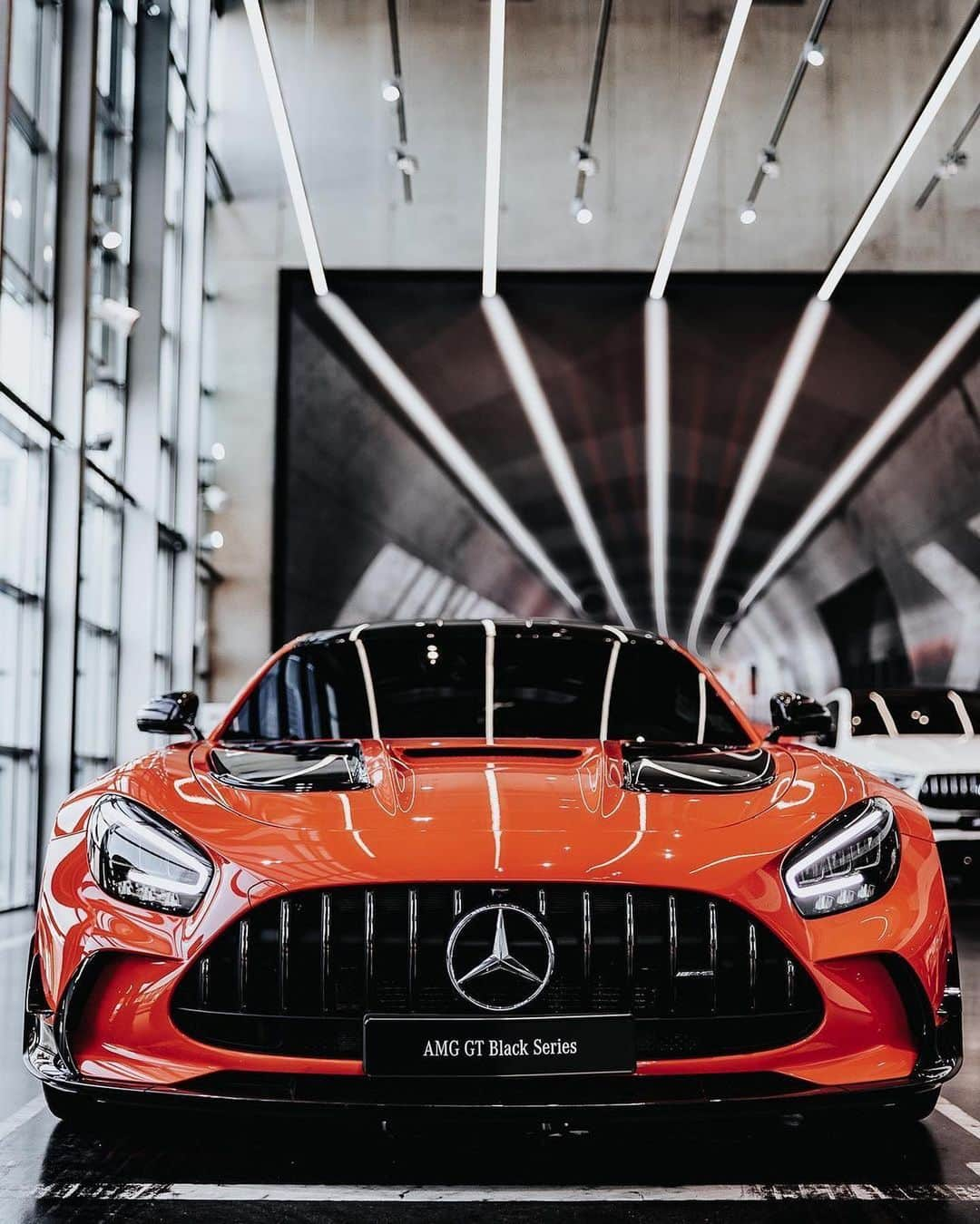 CARLiFESTYLEさんのインスタグラム写真 - (CARLiFESTYLEInstagram)「Up close with the 2021 Mercedes AMG GT Black Series. Thoughts on this Magma Beam Orange color? Photo by @jrs.cars #carlifestyle #amggtblackseries #blackseries」10月19日 13時02分 - carlifestyle