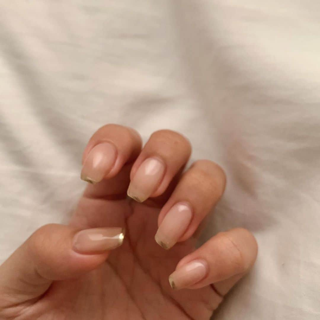 Marika Kajiwaraさんのインスタグラム写真 - (Marika KajiwaraInstagram)「Nail❤︎ ＊ 綺麗なネイルは自分的に めちゃくちゃ大事なメンテの一つ。 ＊ このデザインはずっと大好きで 何度もリピしてるお気に入り♡ ＊ ＊ ＊ #ネイル #シンプルネイル」10月19日 12時56分 - marika__kw