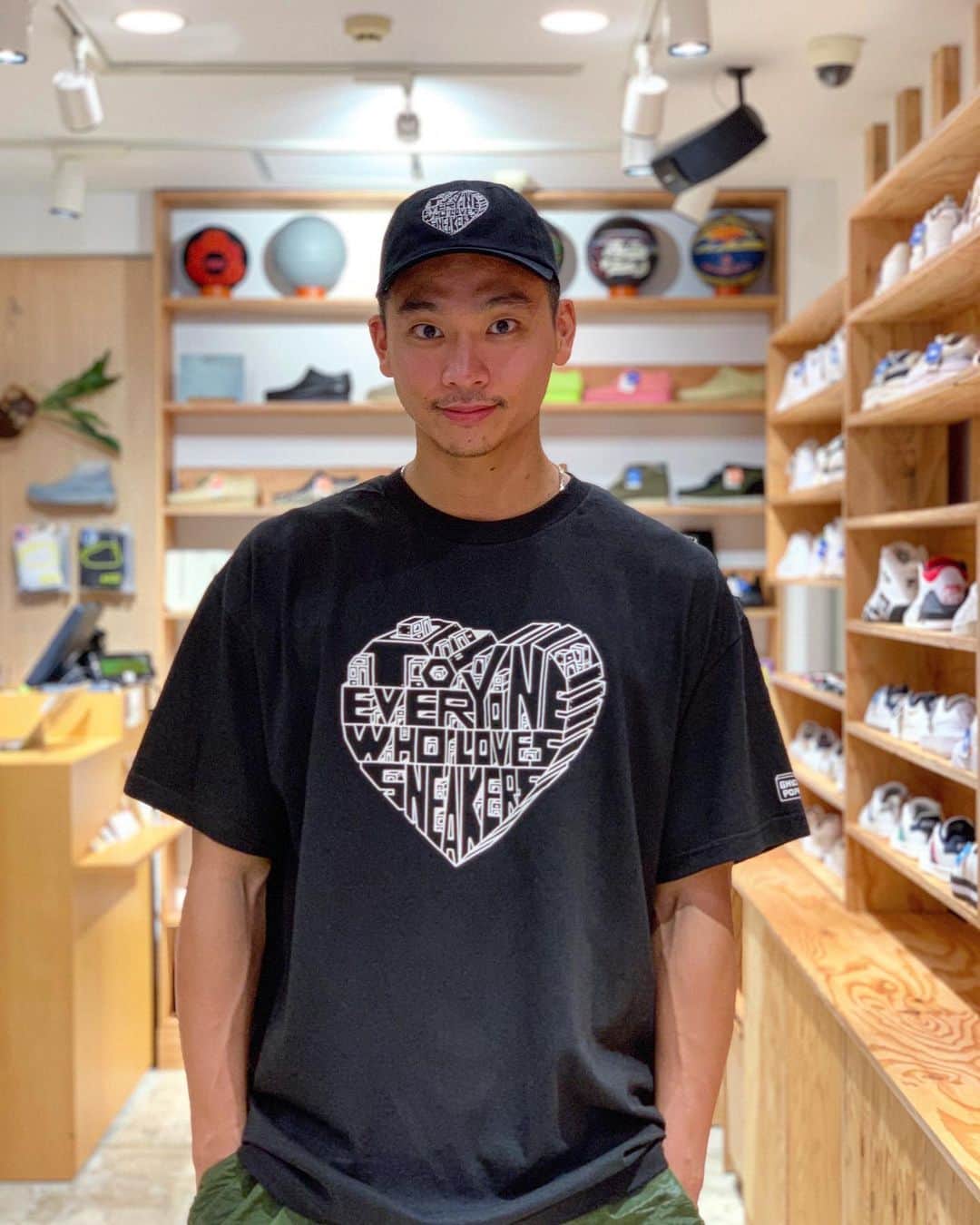 落合知也のインスタグラム：「急遽となりましたが、本日のZoomミーティングのURLはこちらになります。Twitterにもリンク載せておきますのでチェックしてください！ 久々のミーティング！お時間ある方ぜひご参加下さい✌️楽しみにしてまーす！  本日19:00～20:00  https://zoom.us/j/99022990021  ミーティングID: 990 2299 0021」