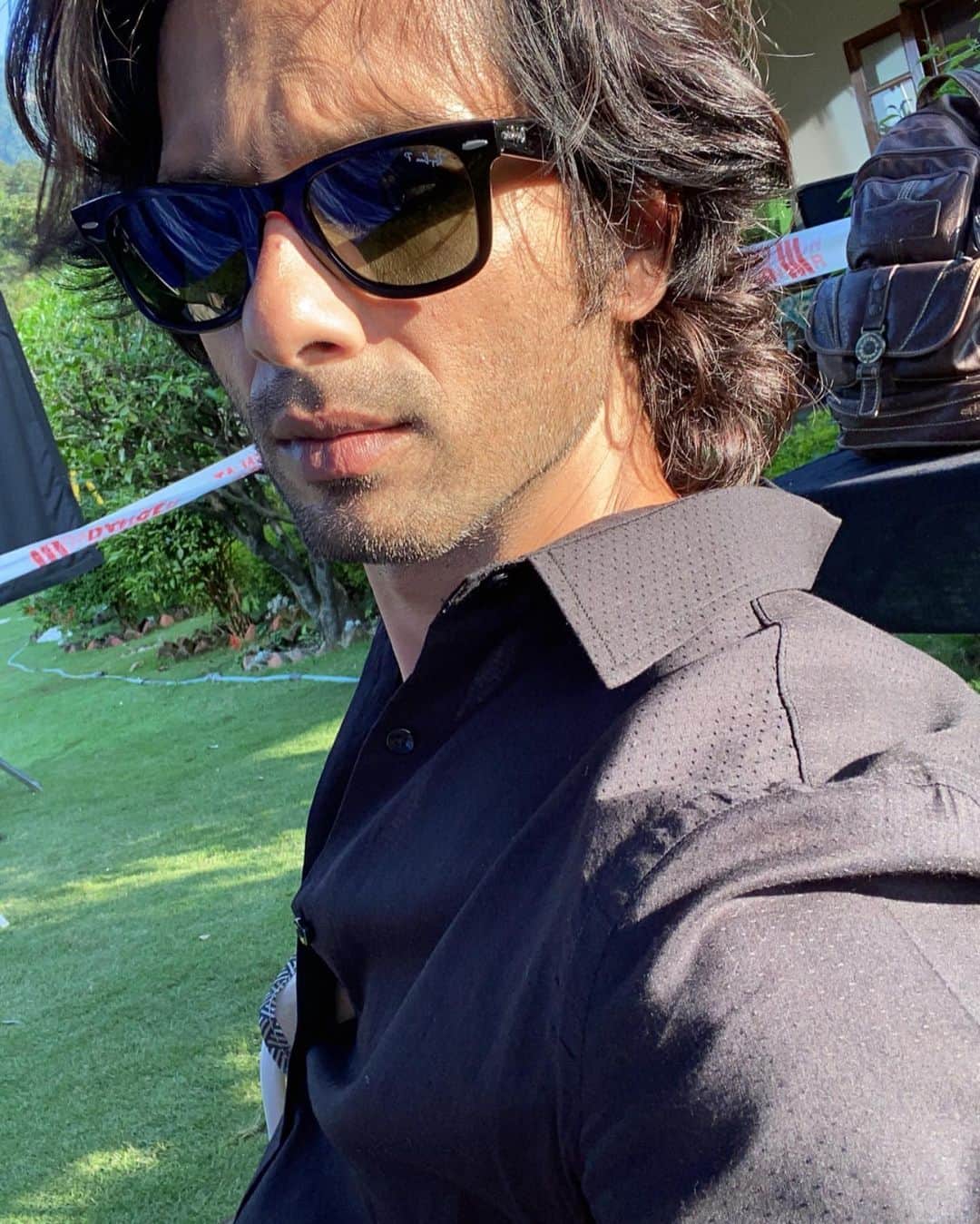 シャーヒド・カプールのインスタグラム：「It’s a wrap on another schedule of #jersey . In such times to be able to pull this off really felt like a blessing. Feel proud of the team for powering through and being so positive.  @mrunalofficial2016 @gowtamnaidu  @amanthegill @boscomartis @im_anilmehta」