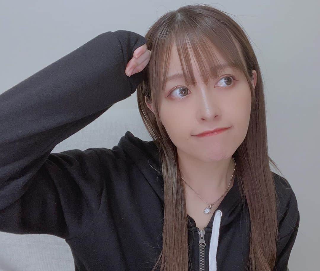 歩乃華（ほのらん）のインスタグラム：「ダイエットとかスキンケアも あると思うけど ほんまに肌の調子が良い😢😢  2枚目盛れなさすぎて隠しました ごめんなさい🙇‍♂️笑  赤尾先生 @sbc_akao のところで お肌のケアしてきました⭐️ 前と同じくスタッフ全員の方 神対応。。。😢優しい。。  施術も色々あって 自分に合ったもの提案してもらえるから お店に問い合わせしてみてね😍 カウンセリングとか受けて ちゃんと見てもらうのが一番！  赤尾先生、女性スタッフさん達、 ありがとうございました⭐️  #美容 #美肌 #美意識」