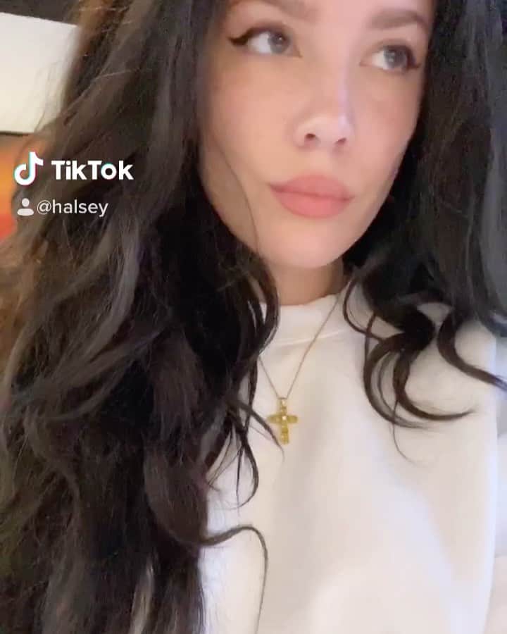 Halseyのインスタグラム：「😬😬😬😬」