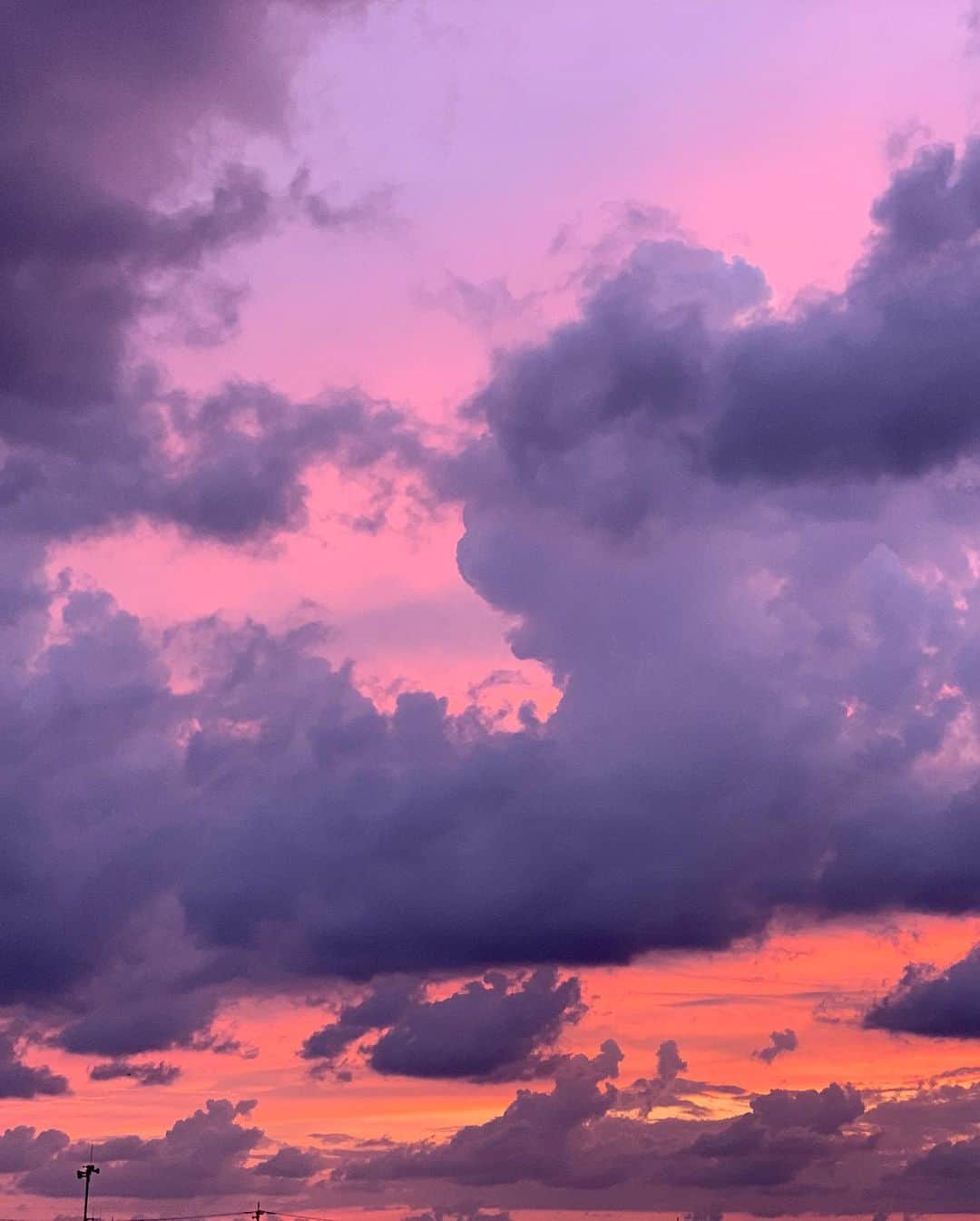 RUBYさんのインスタグラム写真 - (RUBYInstagram)「そろそろ本当にMauiに帰りたいなぁ🤍  この写真と動画は日本だけど、SUNSET見るたびにMaui思いだしてる  #Maui #sunset #goodvibes」10月20日 0時57分 - maui_ruby
