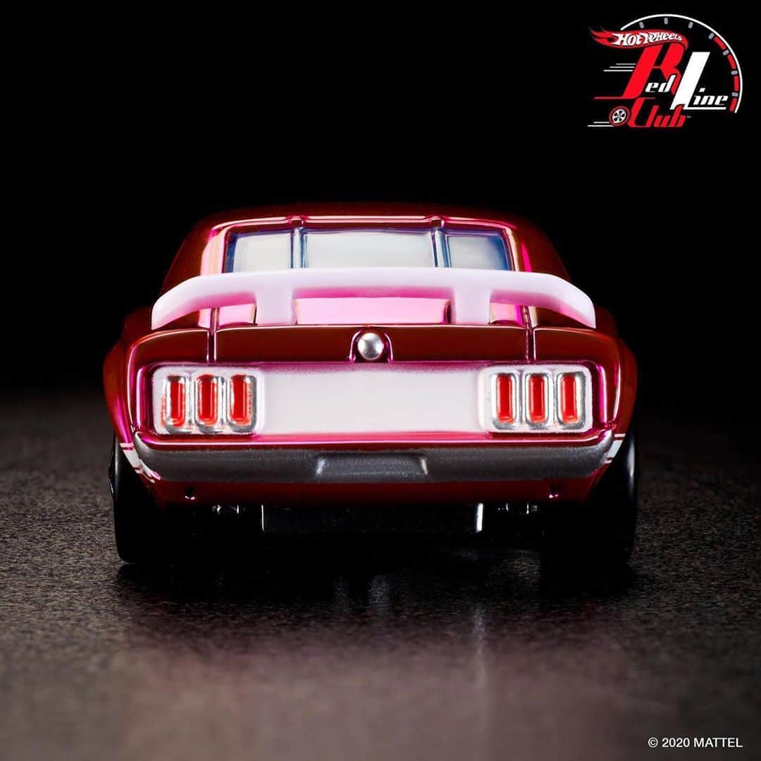Hot Wheelsさんのインスタグラム写真 - (Hot WheelsInstagram)「Built to compete! 💨 This pinked-out edition of the ‘70 Mustang Boss 302 will put you right in the winner’s circle. 🏆Available 10/20, exclusively for Red Line Club members. #HotWheels」10月20日 0時57分 - hotwheelsofficial