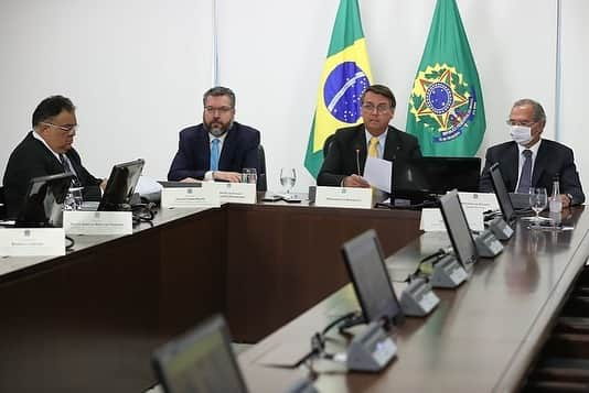 ジルマ・ルセフさんのインスタグラム写真 - (ジルマ・ルセフInstagram)「O Presidente Jair Bolsonaro participou, na manhã desta segunda-feira (19), da abertura do Fórum Econômico Brasil & Países Árabes. A reunião ocorreu por videoconferência e também contou com a participação do ministro da Economia, Paulo Guedes, e do ministro das Relações Exteriores, Ernesto Araújo. Foto: Marcos Corrêa/PR」10月19日 23時41分 - presidenciadobrasil