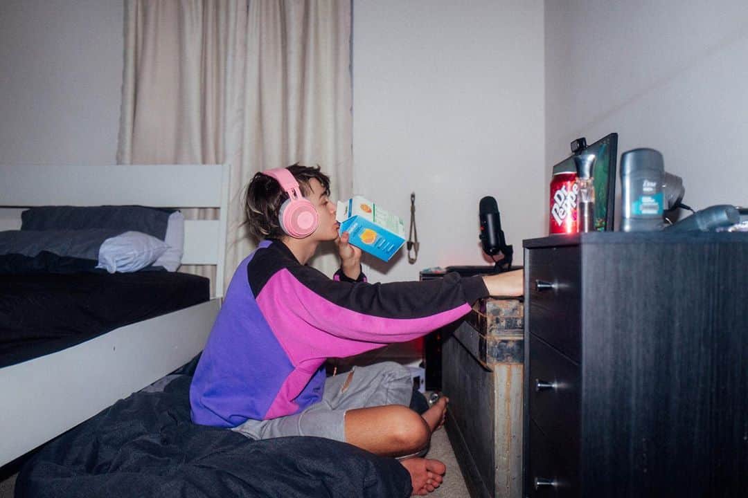 Bars and Melodyのインスタグラム：「leave me alone」