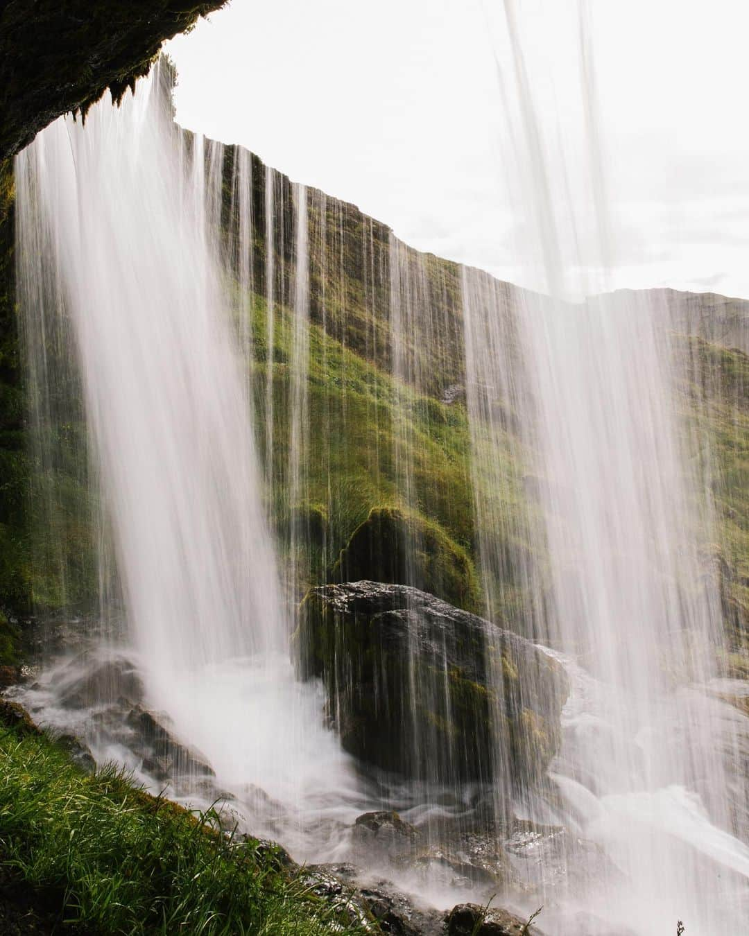 National Geographic Travelさんのインスタグラム写真 - (National Geographic TravelInstagram)「Photos by @jessicasample / We discovered this quaint waterfall while driving from Reykjavík to the Snæfellsnes Peninsula, and we were lucky enough to experience it all by ourselves. #iceland」10月19日 23時50分 - natgeotravel