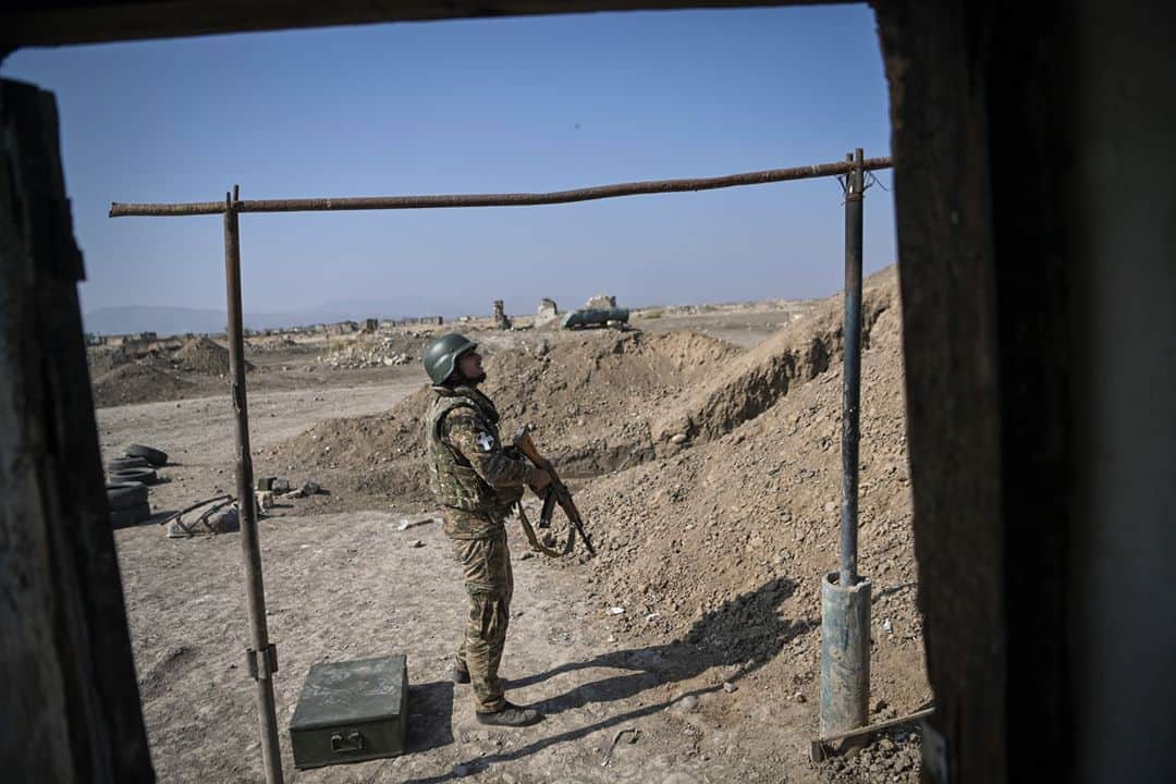 AFP通信さんのインスタグラム写真 - (AFP通信Instagram)「#AFPrepost 📷 @aris.messinis - With the Armenian troops somewhere in the front line during the Armenia Azerbaijan conflict.⁣ #war #conflict #troops #soldier #soldiers #unit #frontline #armenia #azerbaijan #Artsakh #karabakh #photojournalism #photography #arismessinis」10月19日 23時55分 - afpphoto