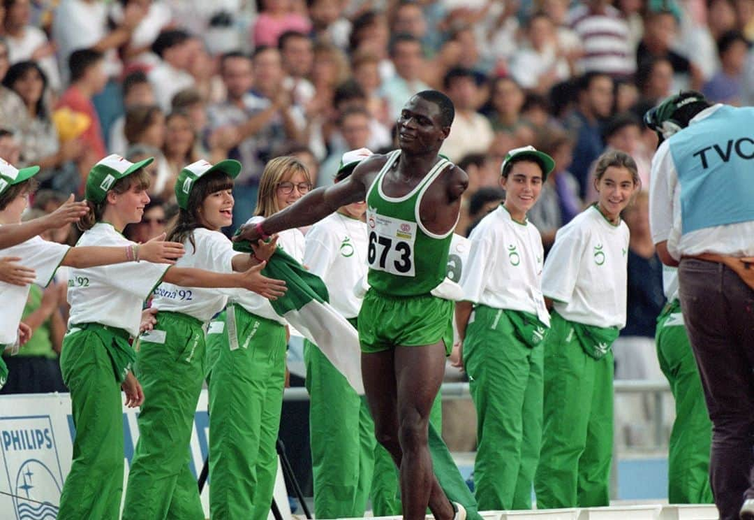 オリンピックさんのインスタグラム写真 - (オリンピックInstagram)「Inspiration: Ajibola Adeoye of Nigeria 🇳🇬 broke the 100m record with a time of 10.72 seconds in the TS4 (single-arm amputees, now called T46) category at the Barcelona 1992 @paralympics.  What Olympic or Paralympic moment has motivated you to chase your goals?   #StrongerTogether #Olympics #Paralympics #Inspiration #MondayMotivation @nigeriaolympic」10月20日 0時00分 - olympics