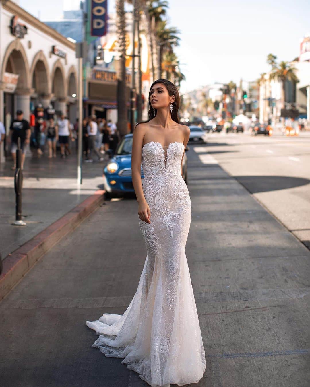 Pronoviasさんのインスタグラム写真 - (PronoviasInstagram)「A design to celebrate the brave woman of today. During this month, all proceeds of the Lansbury dress will be donated to the local breast cancer research foundations that we collaborate with.  Find it at your nearest #Pronovias.  @alessandrarinaudo  #PronoviasPink #pinkoctober  #breastcancerawareness」10月20日 0時07分 - pronovias
