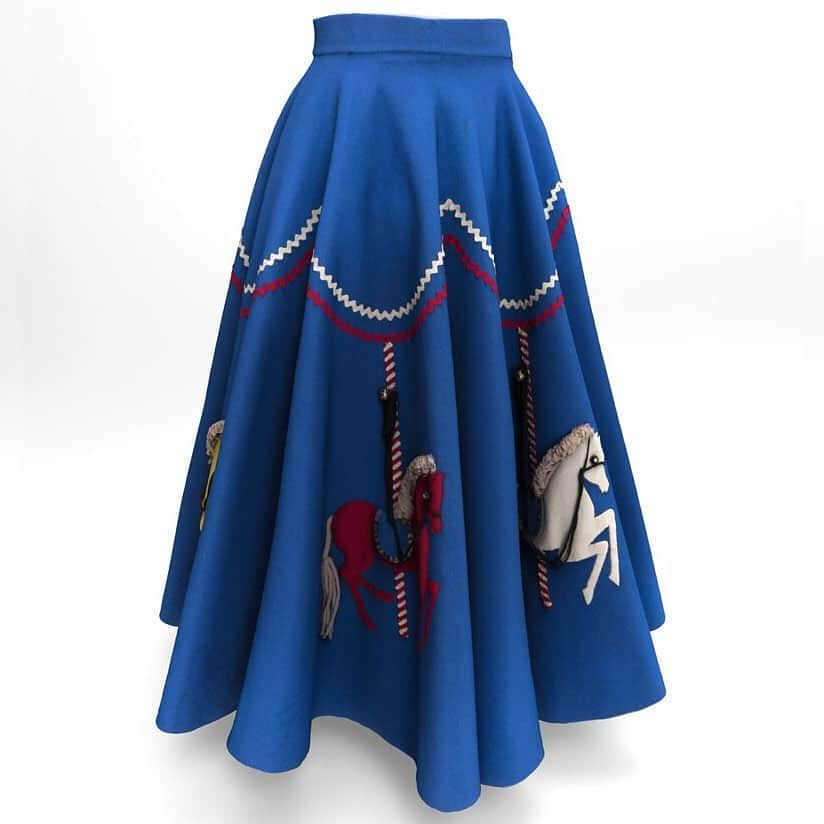 国立アメリカ歴史博物館さんのインスタグラム写真 - (国立アメリカ歴史博物館Instagram)「Lois Greene made this carousel skirt—complete with rick rack and carousel horse appliques, sequins, bells and a button trim—for herself in the 1950s. According to Greene, she often paired the skirt with a cowl neckline pink velveteen blouse—also handmade—as well as black suede baby doll high heels, and a black velveteen clutch purse. (Swipe to take closer look at the skirt, as well as Greene's other clothing designs from the period).   Throughout U.S. history, girls have used fashion to transform themselves, markets, and ideas about gender and growing up. After World War II, teen girls demanded clothing made just for them. Finding nothing in department stores, they got creative and made their own clothes or remixed from boys' closets. When marketers and retailers gave in to these demands, it marked the beginning of teen fashion. Teens had money to spend, and advertisers began to see them as a unique, age-defined market. Marketers studied their buying habits on behalf of businesses and created advertising for everything from music to clothing. In the 1950s, most girls wore skirts, the dominant and gender-defining item in every closet.   Follow the link in our bio to visit our new exhibition, Girlhood: It's complicated, and explore how girls have made used fashion to produce culture. (You can also see Greene's skirt in #3D!): http://s.si.edu/ghood-fashion   #AmericanHistory #GirlhoodHistory #GirlHistory #Girlhood #WomensHistory #FashionHistory   Girlhood: It's complicated received support from the Smithsonian American Women’s History Initiative. #BecauseOfHerStory」10月20日 0時07分 - amhistorymuseum