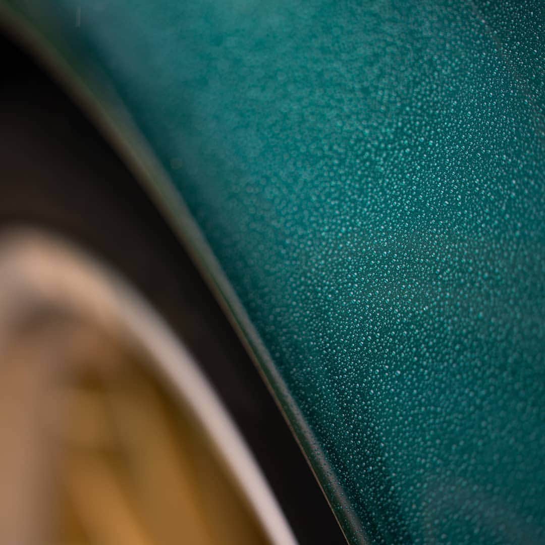 パガーニ・アウトモビリのインスタグラム：「The dramatic effect of the first autumn rainfall on the Huayra Roadster.  #pagani #huayra #huayraroadster」