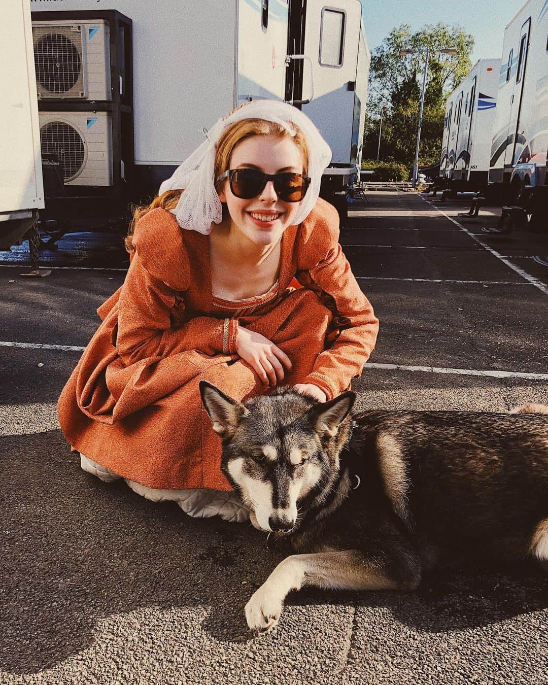 Amelia Gethingのインスタグラム：「Fun fact, sunglasses from Boots were very popular in the 1500s 👑 Also, the second episode of #thespanishprincess is out now!」