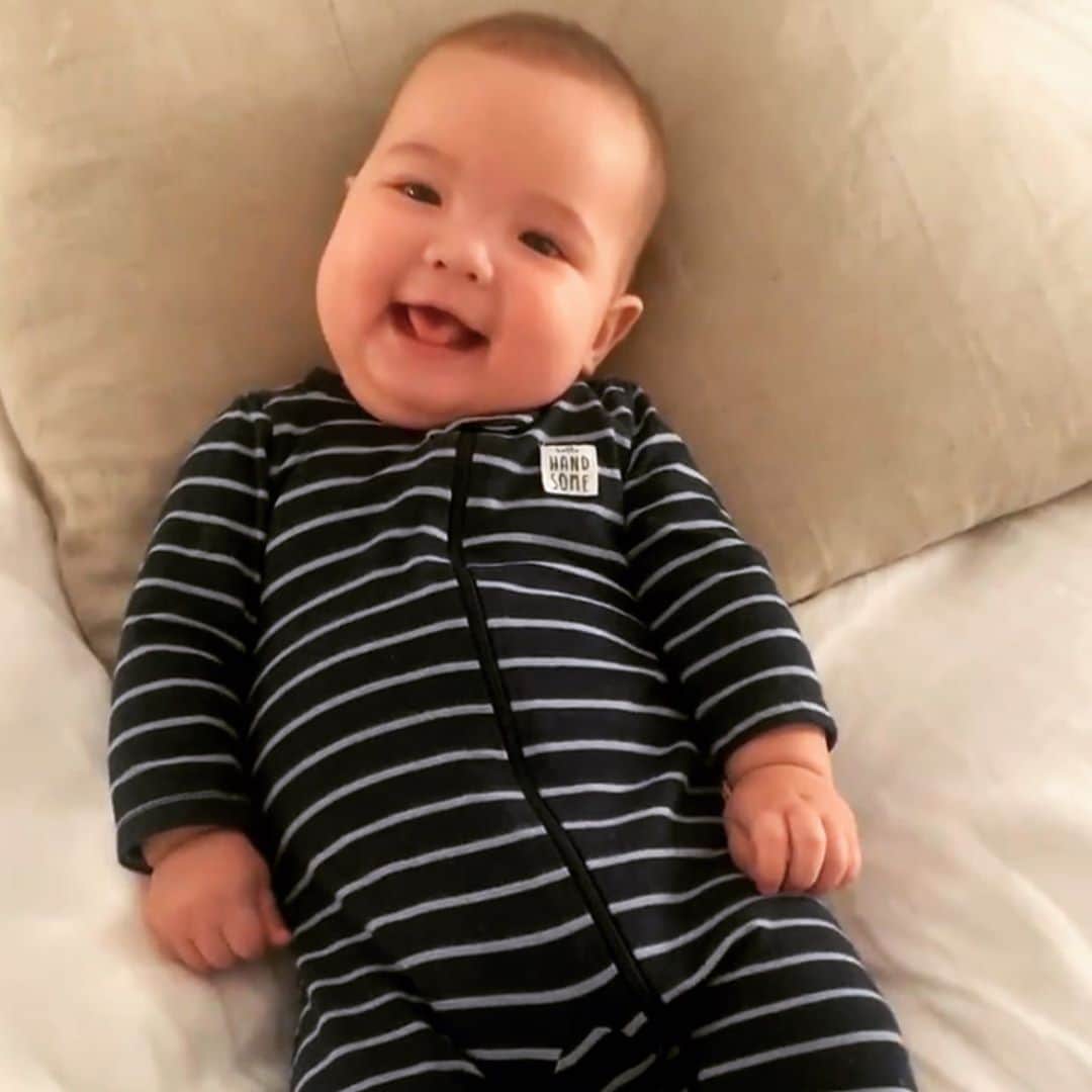 Primer Impactoさんのインスタグラム写真 - (Primer ImpactoInstagram)「Empieza la semana con una sonrisa como la de #BabyFord @fordliam_s💙👶🏻, el bebé de nuestra @pamelasilva.」10月20日 0時18分 - primerimpacto