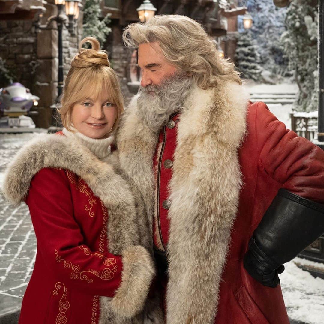 People Magazineさんのインスタグラム写真 - (People MagazineInstagram)「Santa and Mrs. Claus are back! ❤️ Longtime couple Kurt Russell and Goldie Hawn are reprising their roles in the upcoming Christmas Chronicles 2, and in a newly released trailer for the sequel, which hits Netflix on November 25, Kate is once again at the center of the story — and this time she's going to the North Pole! ❄️ Tap the bio link to watch the full (festive!) trailer. 🎄 📷: Joe Lederer/Netflix」10月20日 0時32分 - people