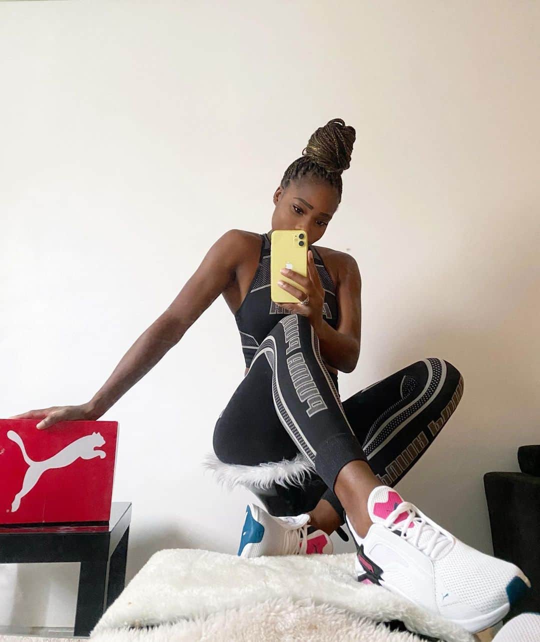 のインスタグラム：「Hello Monday 🐆 Entre la reprise et les courbatures, je n’ai pas eu le temps de vous montrer ma nouvelle tenue @pumafrance ⚡️ Vous pouvez la retrouver en ligne sur le site fitnesstore.fr ! C’est partis pour une troisieme semaine d’entraînement intensive dans le froid et la bonne humeur 🥵  #2021」