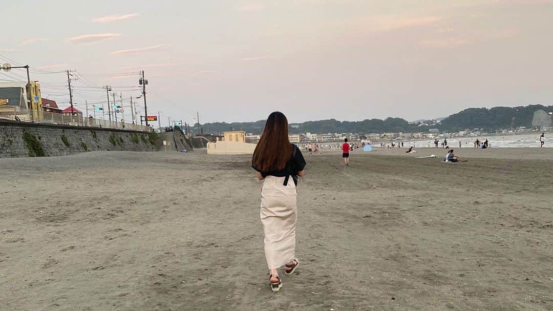 東城茉里さんのインスタグラム写真 - (東城茉里Instagram)「帰り道﻿ ﻿ ﻿2枚目は私が撮った友人🌻 ﻿ ﻿ #photo#海#sea#japan#散歩」10月20日 0時44分 - tojomari_