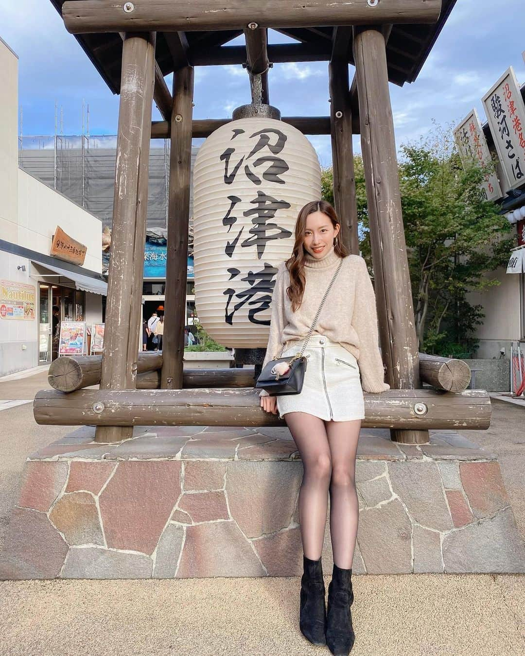 中島亜莉沙さんのインスタグラム写真 - (中島亜莉沙Instagram)「週1、週2とは言わずに週8で通いたい場所、そう沼津港🙋🏼‍♀️🙋🏼‍♀️🙋🏼‍♀️  #海鮮丼 #ワサビ特盛りな所も好き #静岡旅」10月20日 0時45分 - arisan_days