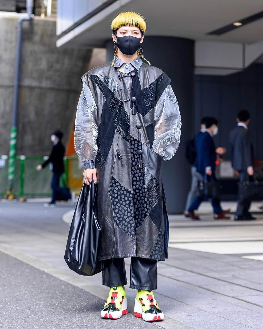 Harajuku Japanさんのインスタグラム写真 - (Harajuku JapanInstagram)「We shot Tokyo Fashion Week street style for Vogue! These snaps were shot on Friday. Check the link in our Instagram bio to see all of the photos at Vogue USA. Thanks to everyone we met and photographed on the street. If you're in one of these photos and not tagged, please send us a DM and we'll add your tag.」10月20日 0時46分 - tokyofashion