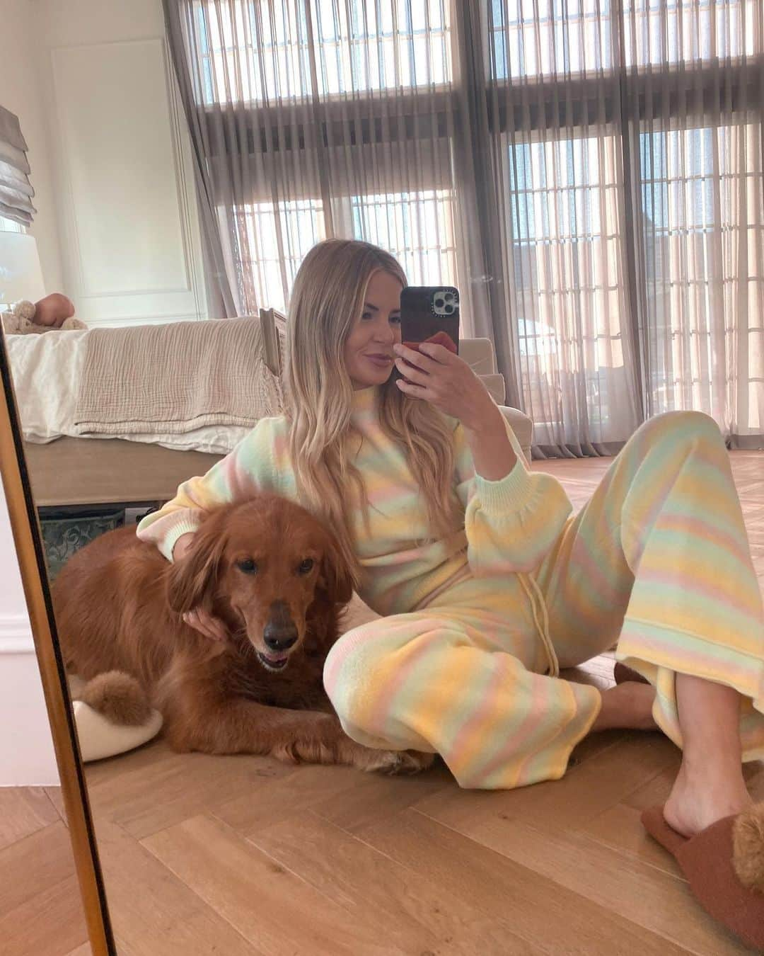 Amber Fillerup Clarkさんのインスタグラム写真 - (Amber Fillerup ClarkInstagram)「This started as a pic of me and Chauncey - then the rest got FOMO and came to join 🐒」10月20日 0時47分 - amberfillerup