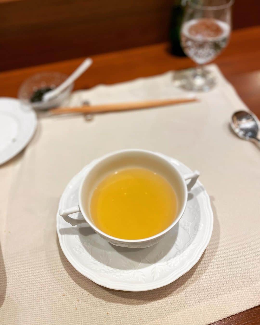 工藤ジェニファー茉侑さんのインスタグラム写真 - (工藤ジェニファー茉侑Instagram)「レーシックしました🤓💕  ICL(眼内コンタクトレンズ)を検討していましたが、検査の結果、私の乱視はレーシックで問題なく治るとのことでレーシックにしました🙋‍♀️術後5日目、いい感じです👁✨  #icl #レーシック　#南青山アイクリニック #眼科　#近視　#乱視　  人生一度は行きたい、かわむらさんに2度目の来店🥩しあわせ🤤💕  #かわむら　#銀座グルメ　#ステーキ　#予約困難店 #高級　#steak #ginza 　#お酒好きな人と繋がりたい　#お酒　#グルメスタグラム #牡蠣　#牡蠣料理 #居酒屋　#小料理屋 #酒好きな人と繋がりたい #酒スタグラム #ダイエッターさんと繋がりたい #ダイエット仲間募集中  #新橋グルメ #新橋　#酒好きな人と繋がりたい #酒好き女子 #japanesegirl #メガネ　#伊達メガネ」10月19日 15時56分 - jennifermayu_s