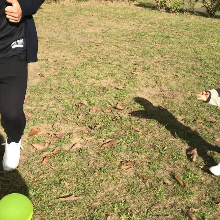 駒井善成のインスタグラム：「#駒井Jr. #1歳3ヶ月 #ボール大好き」