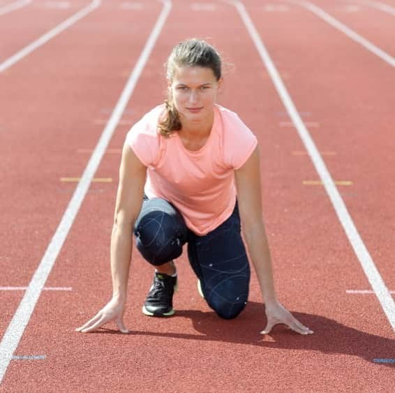 ゾーイ・クラークのインスタグラム：「Ready to start a new training week 🏃‍♀️  . . Last week was a tough one on the track, this week it’s heavy in the gym. Excited to get going and to smash these sessions 💪  . . #athlete #runner #sprinter #400m #runnersofinstagram #track #track action #trackandfield #girlswhorun #happyfeeling #mondaymotivation #fitness #fitspo #fitspiration #happy #wintertraining」