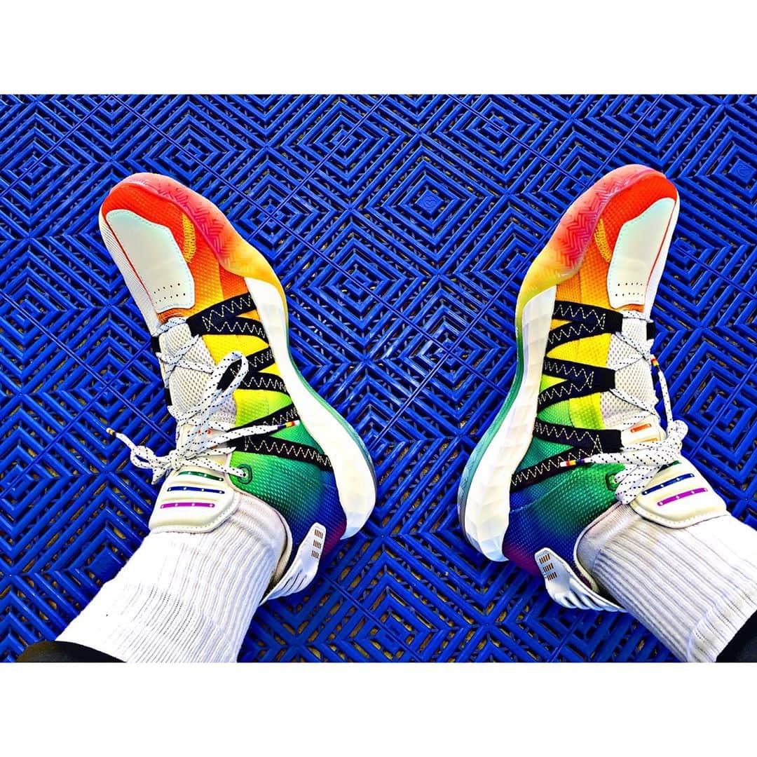 のインスタグラム：「🌈🌈  #adidas #dame6 #dametime  #アオキックス」