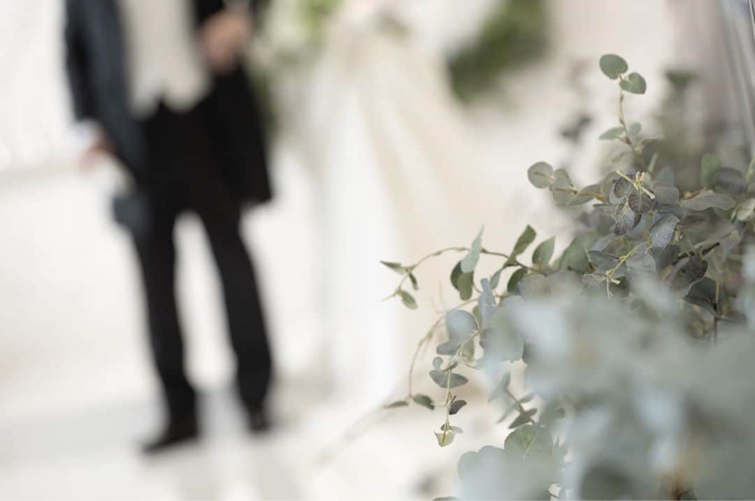 St.AQUA 東京の結婚式場 サンアクアチャペルのインスタグラム：「〜Wedding ceremony 〜  #weddingceremony  #weddingphoto  #フォトウェディング  #記念写真 #夫婦写真  #チャペルフォト  #プロポーズ #サプライズ #アートフラワー  #生花ブーケ  #ウェディングドレス  #タキシード  #港区ウェディング  #竹芝  #結婚式準備  #花嫁準備  #結婚式場探し  #プレ花嫁 #日本中の花嫁さんと繋がりたい  #おしゃれ花嫁  #ゼクシィ  #お急ぎ婚 #2020年冬婚  #2021年春婚 #2021年夏婚」