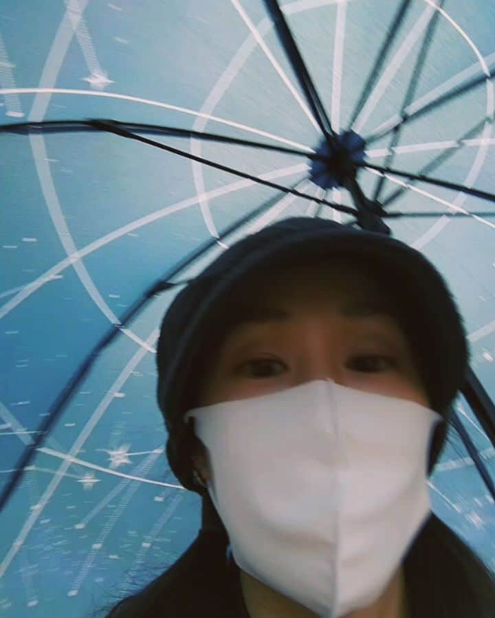 悠木あやねさんのインスタグラム動画 - (悠木あやねInstagram)「今日は雨が降ってきたおかげで、素敵なデザインの傘に出逢えました☔  雨の日のあやね散歩〜🎥  #rain #rainyday #雨 #雨の日散歩  #あやね散歩  #傘 #umbrella  #北斎グラフィック  #丸屋根深張傘 #黄道十三星座 #HOKUSAIGRAPHIC  #悠木あやね #AyaneYuki #YukiAyane #カプセルエージェンシー #capsuleagency #AV女優 #セクシー女優 #アダルト女優 #女優 #モデル #pornstar #asiangirls #asiandoll #asianbeauty #asiansexy #japanese #japanesegirl #japanesegirls  #nudemodel」10月19日 16時44分 - yukiayane0926