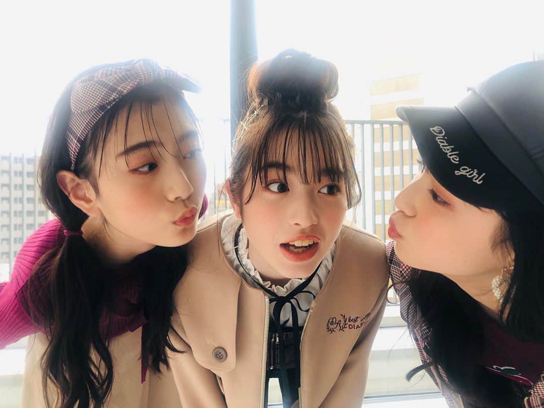 ニコ☆プチのインスタグラム：「😗😳😆 なかよしですな~~🐣🌼 . . . #葛西杏也菜  #近藤藍月  #森﨑美月」