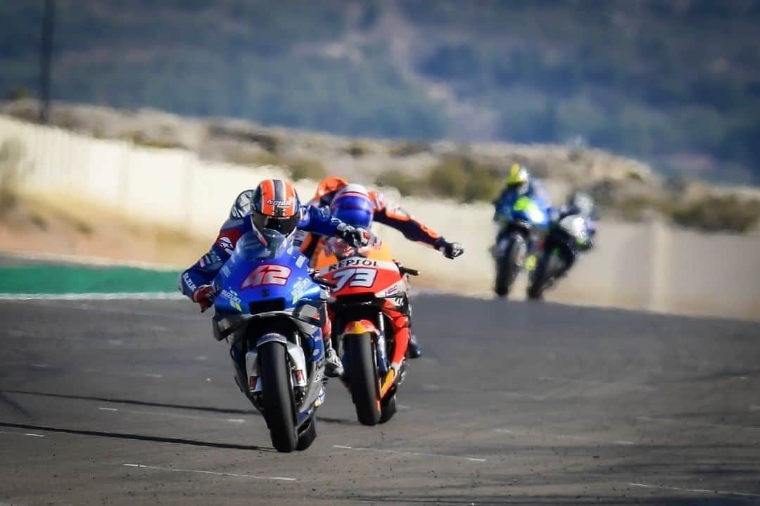 MotoGPさんのインスタグラム写真 - (MotoGPInstagram)「That's what we call a synchronized celebration 😂👌 #AragonGP 🏁 #MotoGP」10月19日 17時00分 - motogp