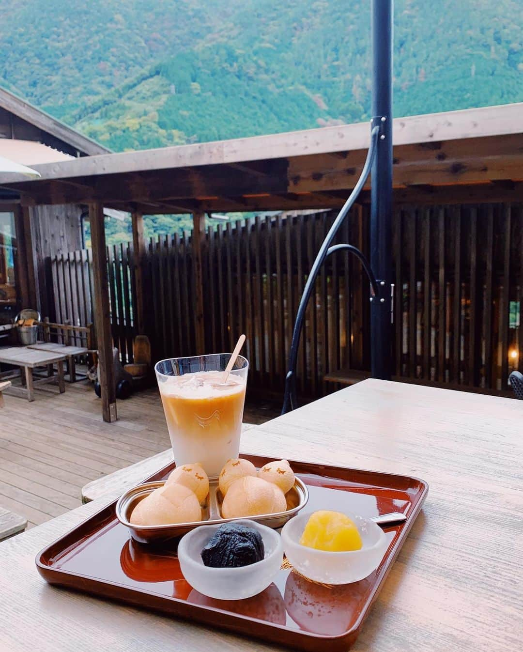 星野めいさんのインスタグラム写真 - (星野めいInstagram)「朝カフェラテのみたくて行った足湯カフェ永遠に居れるぐらい良かった🥺☕️」10月19日 17時12分 - pometaaan