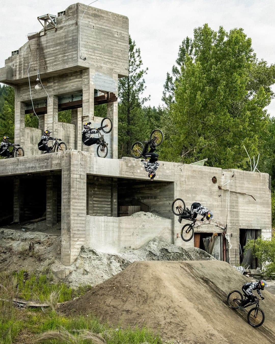 レッドブルのインスタグラム：「abandoned mine ✅ unbelievable riding ✅✅ just *one* snippet from an insane series ✅✅✅✅✅✅  ~hit the link in bio for @brandonsemenuk's latest and greatest iteration of the Raw 100 series 😱~ 🎥: @revel_co  #redbull #givesyouwiiings #MTB #fromwhereiride #bikelife #canada」