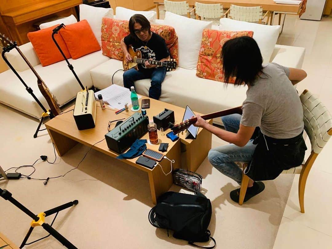 B’zさんのインスタグラム写真 - (B’zInstagram)「B’z  SHOWCASE 2020 -5 ERAS 8820- Tak (with Ohga) & Koshi learning the songs at home!  #Bz #5ERAS #SHOWCASE  Ticket Information ↓ https://bz-vermillion.com/showcase2020/#tablebox」10月19日 17時18分 - bz_official_insta